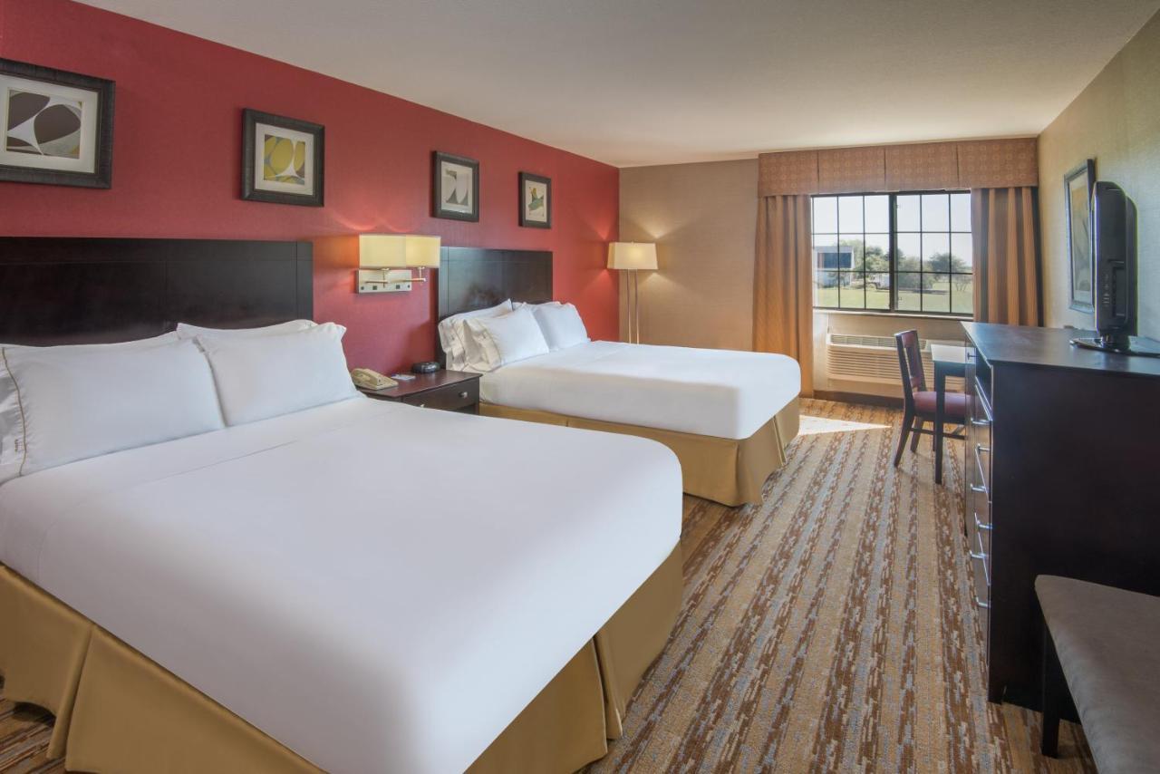 Holiday Inn Express Hotel & Suites Wauseon By Ihg Bagian luar foto